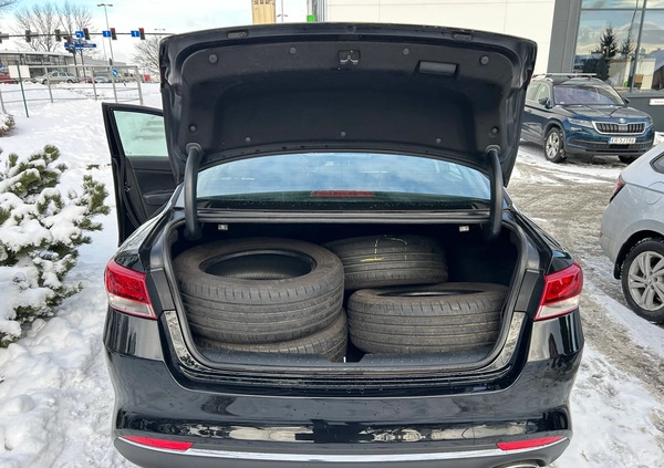 Kia Optima cena 35000 przebieg: 301000, rok produkcji 2017 z Włoszczowa małe 92